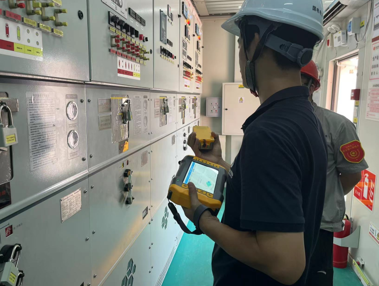 浙江天臺抽蓄電站2號機組定子吊裝成功